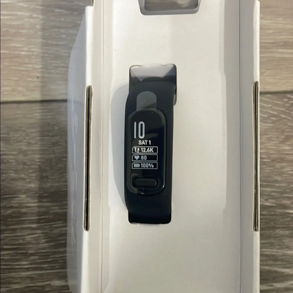 Garmin Vivosmart 5 Black Smartwatch - Picture 2 of 3